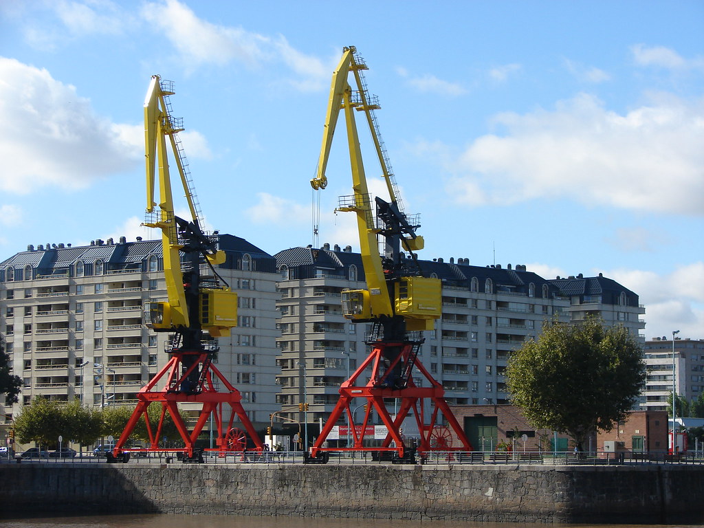 Gruas en Puerto Madero — foto de Juan Peláez