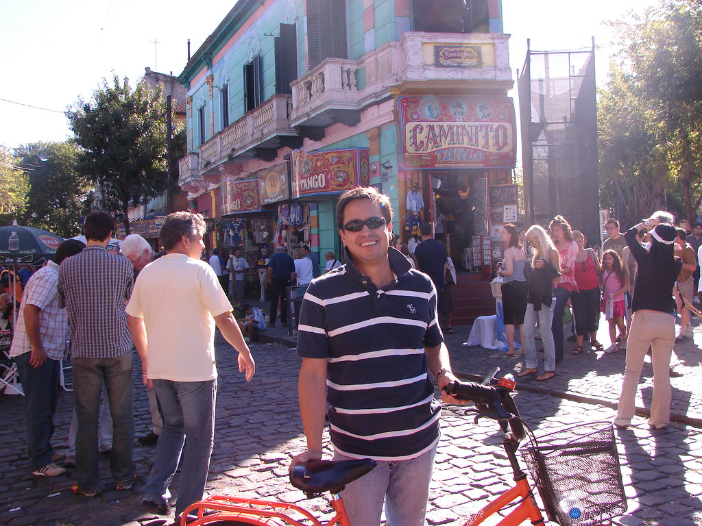 De Paseo en Bici por Buenos Aires - Caminito — foto de Juan Peláez