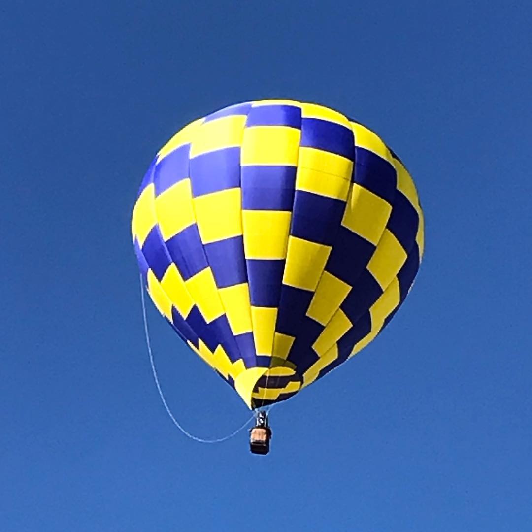 Balloons all around. (Day 1) — foto de Juan Peláez